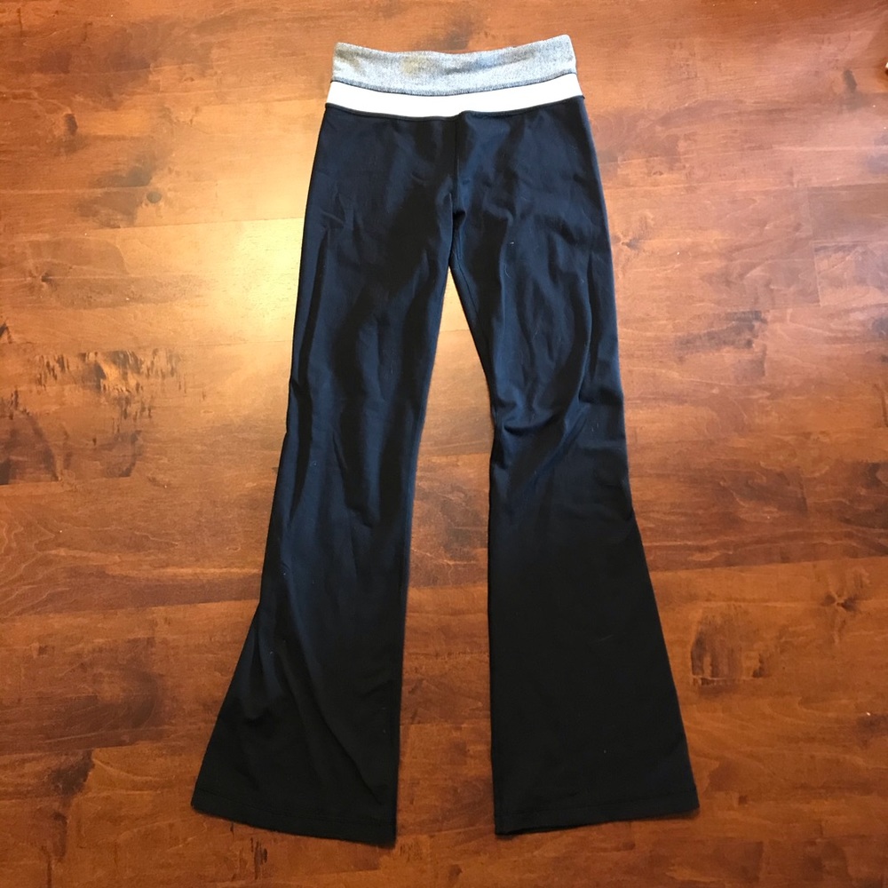 Lululemon flared leggings - Picture 2 of 5